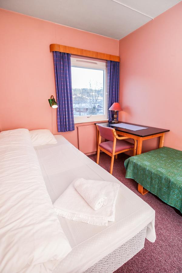 Thoen Hotel Несбиен Екстериор снимка